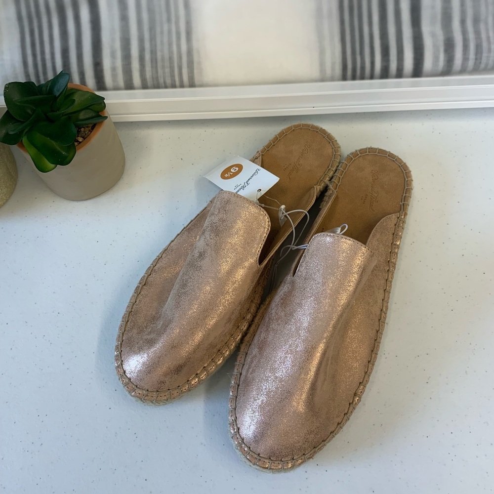 NWT Women’s Universal Thread Sandals size 9.5 $11 #31